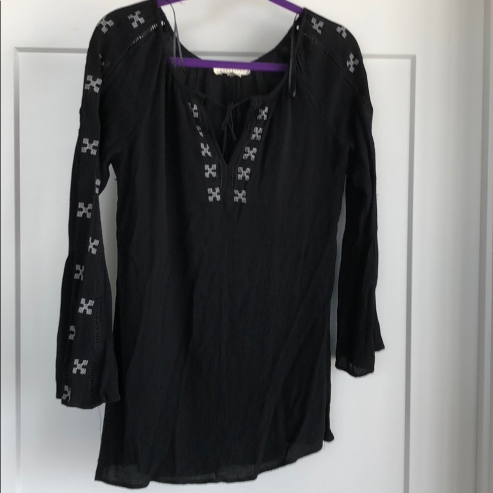 Black casual long sleeve shirt